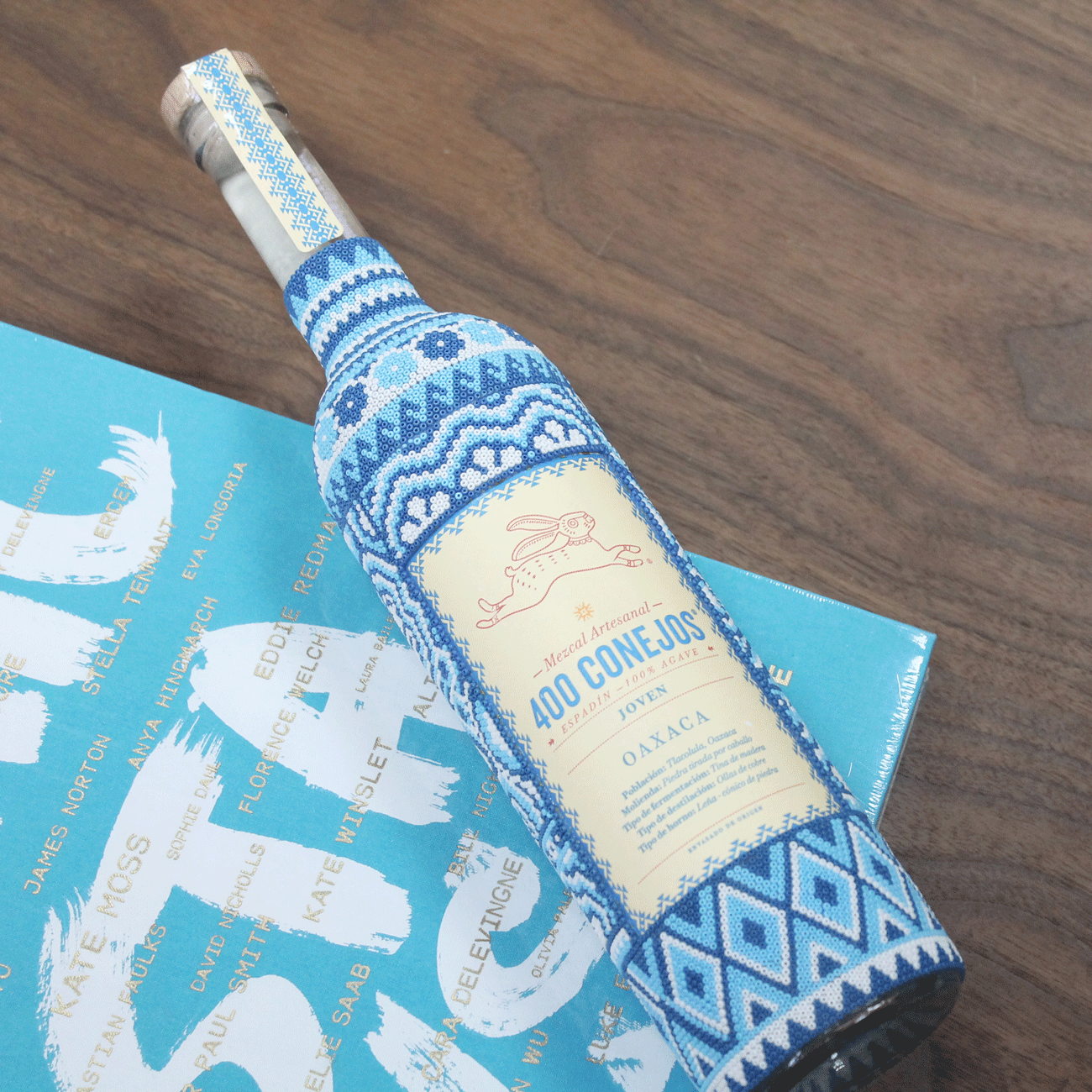 Mezcal 400 Conejos Arte Huichol